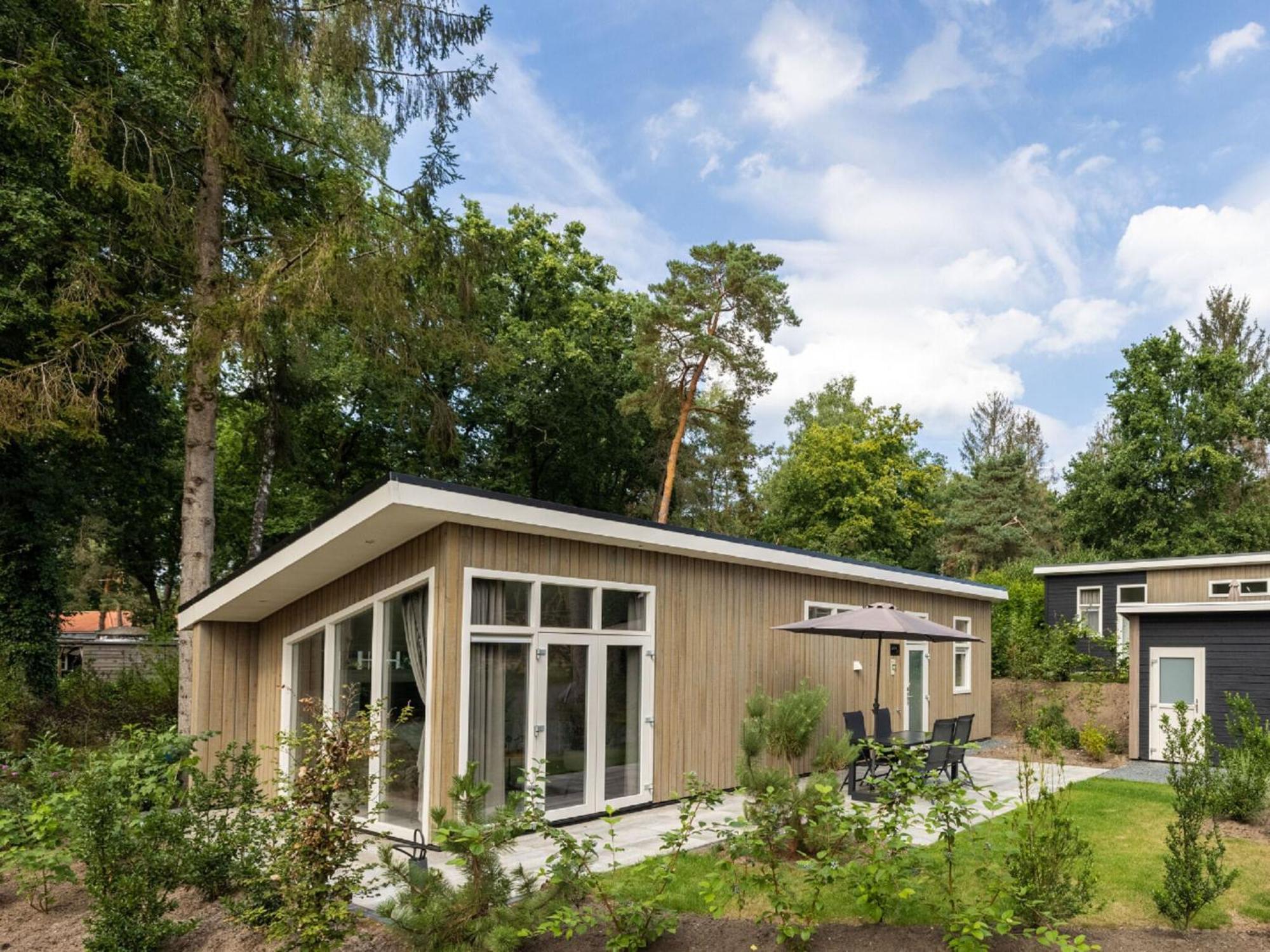 Comfortable Chalet With Combination Microwave Near The Veluwe Hoenderloo Exterior photo